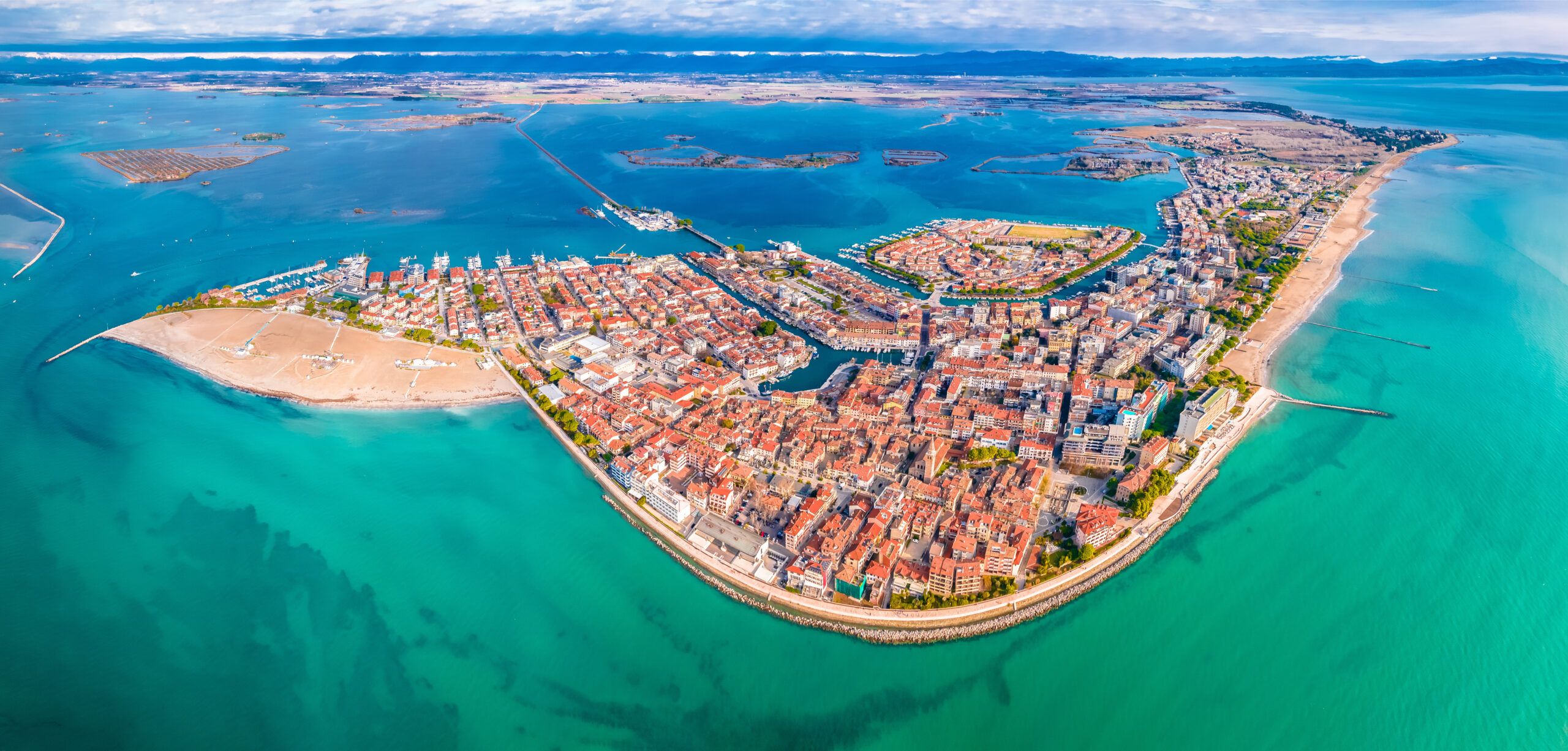 Città di Grado vista panoramica aerea dell'arcipelago